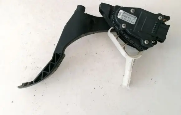 Volkswagen New Beetle Accelerator throttle pedal 1j1721503h