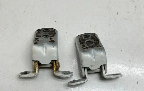 Nissan Note (E12) Front door hinge set 