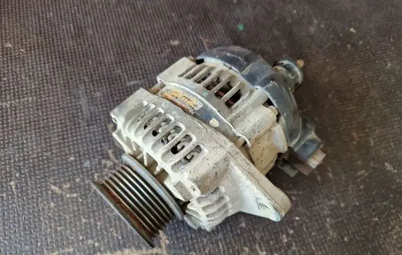 Isuzu D-Max Generator/alternator 8982290710