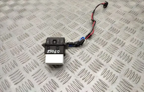 Toyota Aygo AB40 Heater blower motor/fan resistor T1000035ND T1000035N