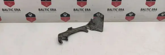 Mercedes-Benz E W212 Air filter cleaner box bracket assembly A6510940127