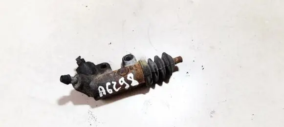 Toyota Avensis Verso Clutch master cylinder