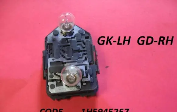 Volkswagen PASSAT B4 Tail light bulb cover holder 1H5945257