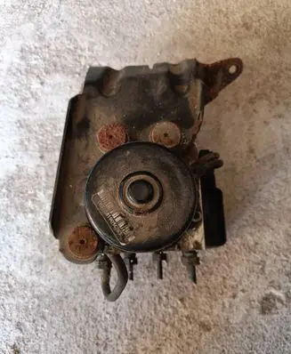Volvo S70 V70 V70 XC ABS Pump 9472100 9472102 10094904113