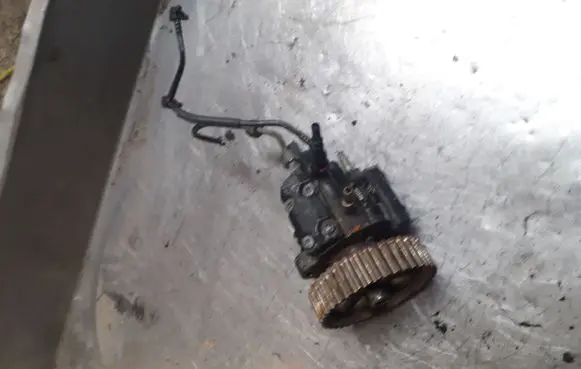 Renault Scenic II - Grand scenic II Fuel injection high pressure pump 7700111010