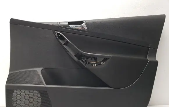 Volkswagen PASSAT B6 Front door card panel trim 3C1867012