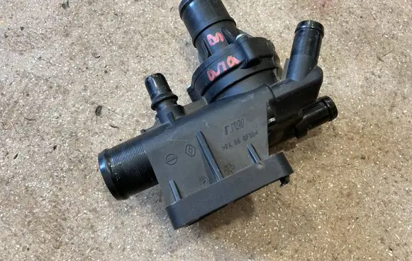 Mercedes-Benz C W205 Thermostat/thermostat housing A6262000115