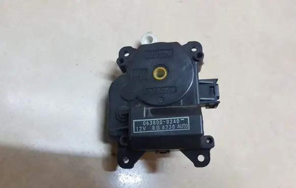 Toyota Prius (XW20) Intake manifold valve actuator/motor 0638000240