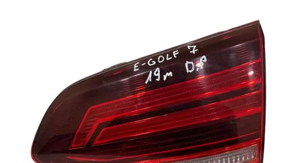 Volkswagen e-Golf Tailgate rear/tail lights 5G0945094AG L90124375