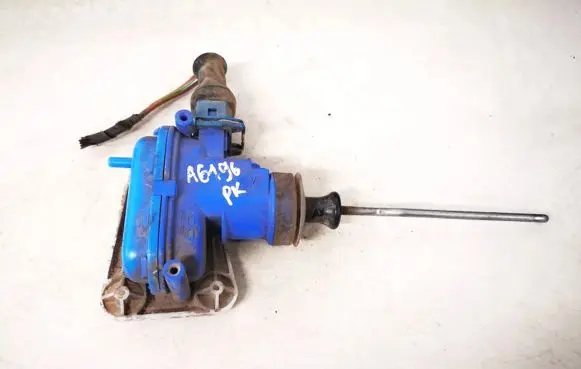 Audi 80 90 S2 B4 Central locking vacuum pump 