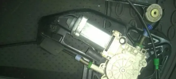 BMW 7 E38 Front door window regulator motor