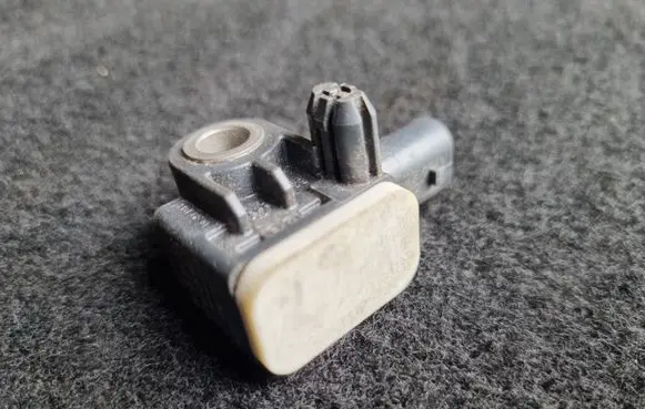 Mercedes-Benz A W176 Airbag deployment crash/impact sensor A1668210151