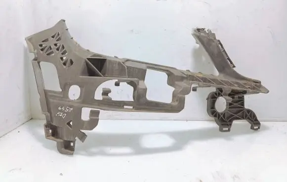 Mercedes-Benz C W204 Front bumper mounting bracket A2048850865