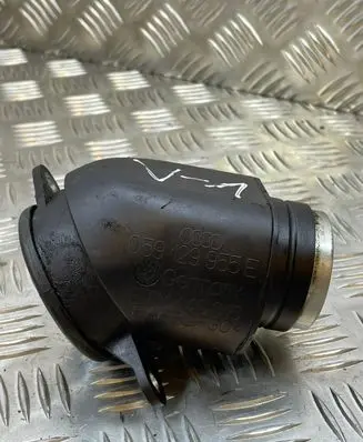 Audi A5 8T 8F Turbo air intake inlet pipe/hose 059129955E