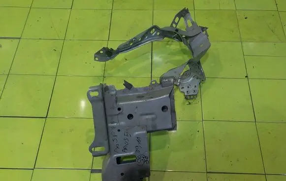 Toyota Prius (XW30) Front side member PRZOD SP49