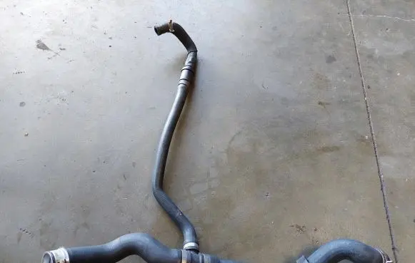 Mercedes-Benz R W251 Engine coolant pipe/hose A2515002075