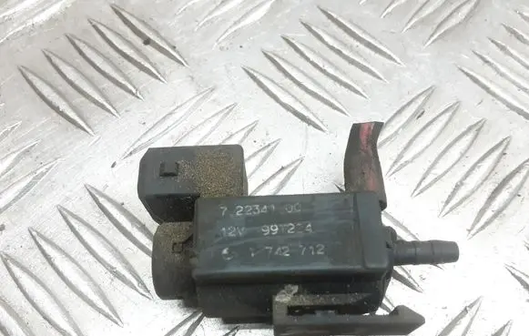 BMW 5 E39 Vacuum valve 1742712