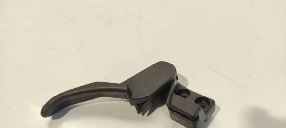 Volkswagen PASSAT B5 Engine bonnet (hood) release handle 3B1823533