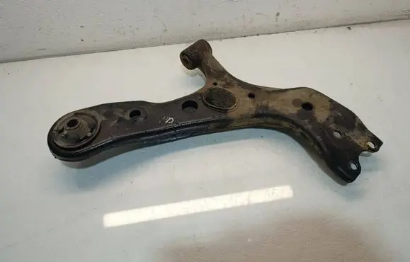 Toyota RAV 4 (XA40) Front lower control arm/wishbone 