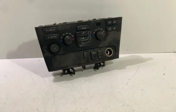 Volvo V70 Climate control unit 8691876
