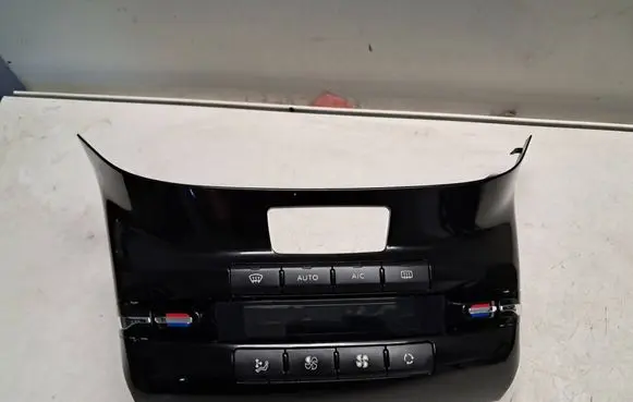 Peugeot 208 I Climate control unit 96722471XU