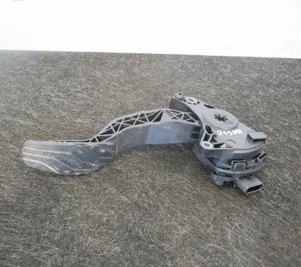 Nissan Qashqai Accelerator throttle pedal