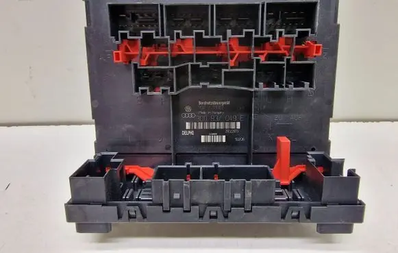 Skoda Octavia Mk2 (1Z) Comfort/convenience module 3C0937049E 28022870 H37S1002