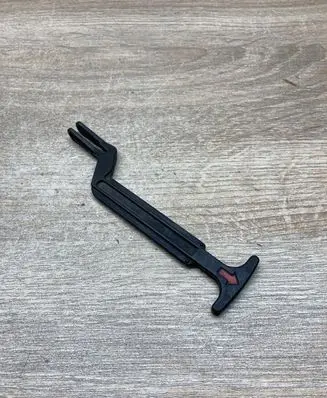 Volkswagen PASSAT B5 Engine bonnet (hood) release handle 3B0823593