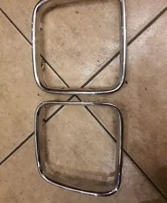 BMW 5 E34 Front bumper upper radiator grill BM11001HL