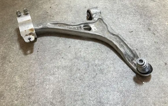 Front lower control arm/wishbone