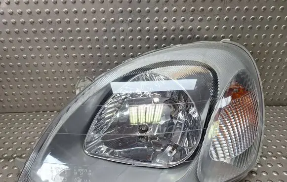 Toyota Yaris Headlight/headlamp S27725538