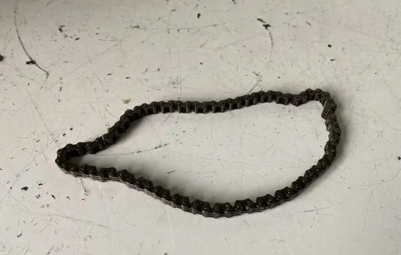 Volvo V40 Oil pump chain 