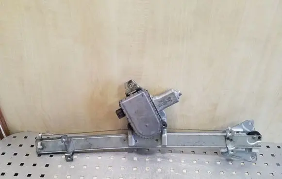 Mitsubishi Pajero Front door window regulator with motor MR436860