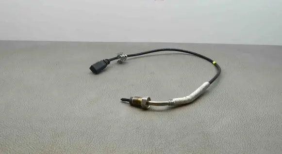 Volkswagen Jetta VI Oil temperature sensor 04L906088AR