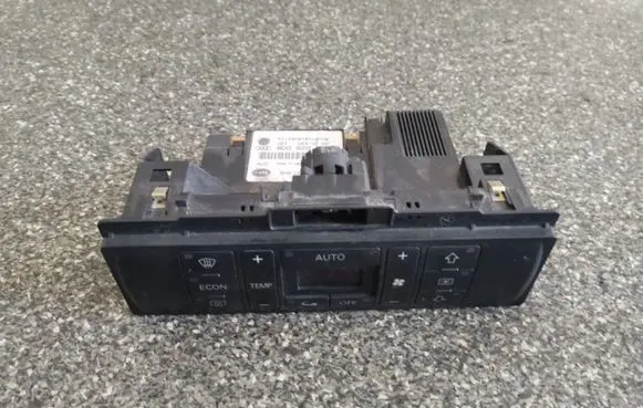 Audi A4 S4 B5 8D Climate control unit 8D0820043M