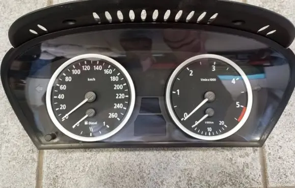 BMW 5 E60 E61 Speedometer (instrument cluster) 6937618 62116937618