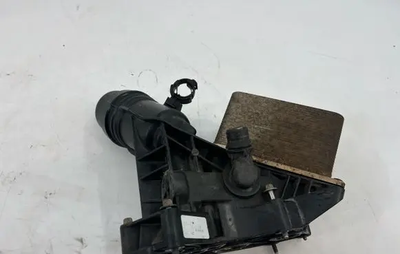 BMW 1 F20 F21 Oil filter mounting bracket 8570063