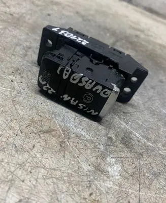 Nissan Qashqai J12 Hand parking brake switch 251756ra0a