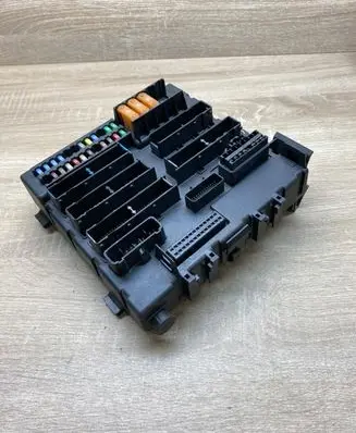 Opel Signum Fuse module 13205777 519165005
