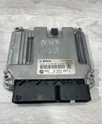BMW 5 F10 F11 Engine control unit/module 8573257 031014634 0281019680