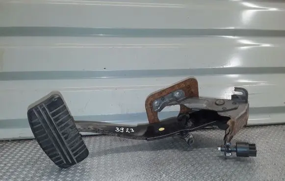 Mitsubishi Endeavor Brake pedal 