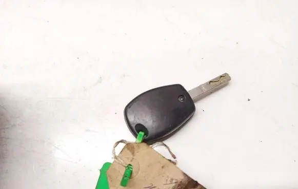 Dacia Sandero Ignition key/card 