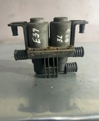 BMW 5 E39 Coolant heater control valve 8374995