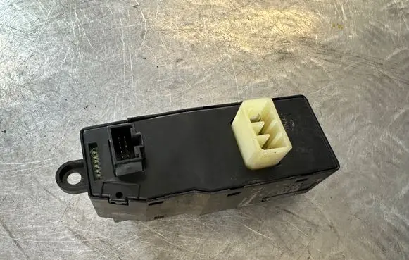 Hyundai H-1, Starex, Satellite Electric window control switch 935704A000