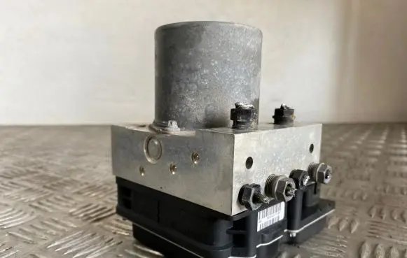 BMW 5 E60 E61 ABS Pump 6774848 6774850