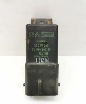 Peugeot 208 Glow plug pre-heat relay 9802424080