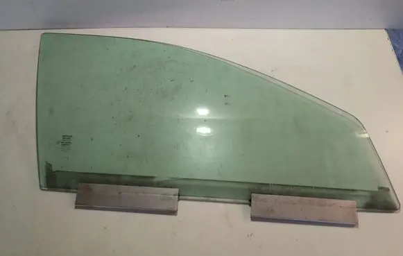 Volvo V70 Front door window glass four-door