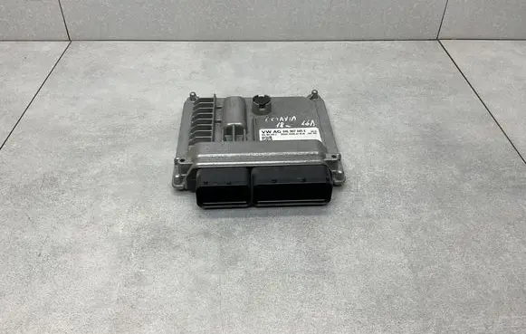 Skoda Octavia Mk3 (5E) Engine control unit/module 04L907445E