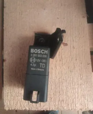 Honda CR-V Glow plug pre-heat relay 0281003056