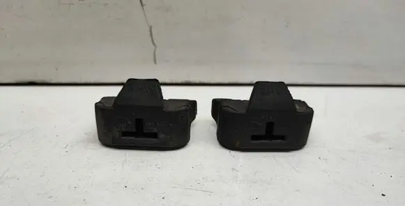 BMW 1 E82 E88 Radiator mount bracket 7805310
